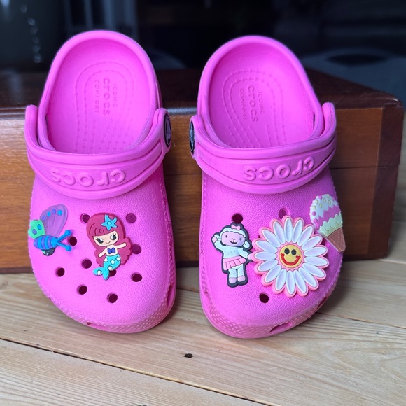 CROCS Other - Crocs Girls shoes SZ C7 Pink !